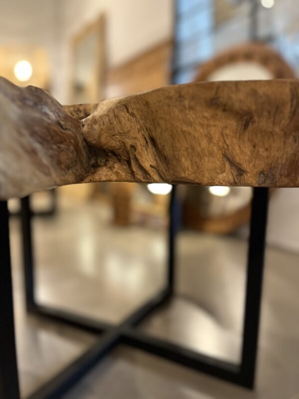 Mesa de teca con patas de hierro - Imagen 3