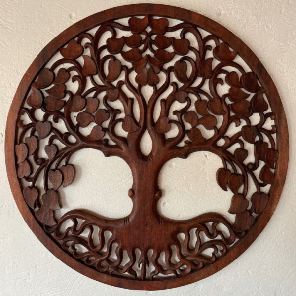 Árbol de la vida tallado
