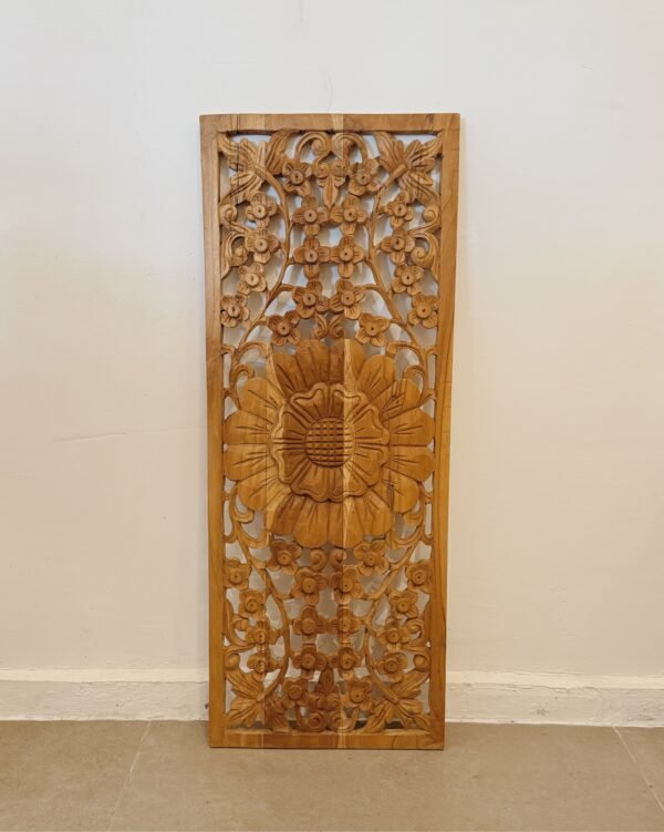 Talla de madera con flor central 35 x 90cm
